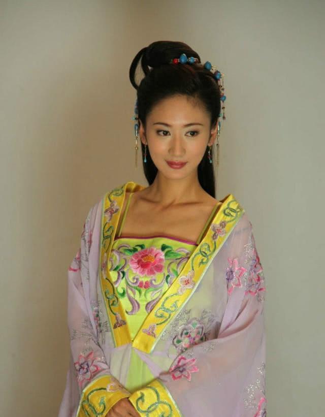 郭珍霓和杨幂合作过命运交响曲,还和刘诗诗袁弘合作过步步惊心__财经