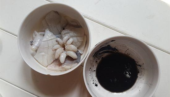 墨鱼里面的“墨汁”能吃吗？这到底是什么？看完真的涨知识了休闲区蓝鸢梦想 - Www.slyday.coM