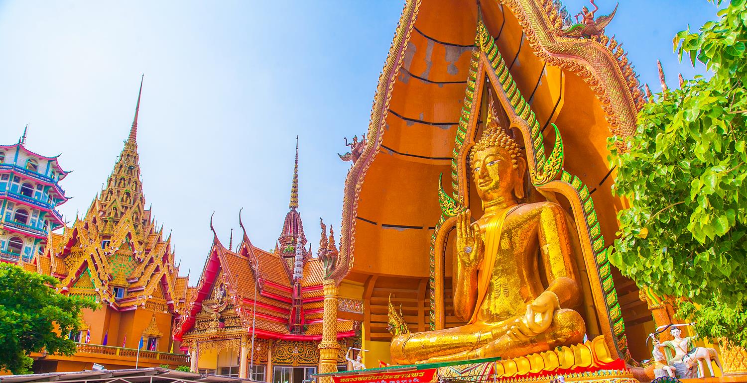 泰国最美的十大寺庙之一,宛如云中宫殿,因石壁上有老虎爪印得名