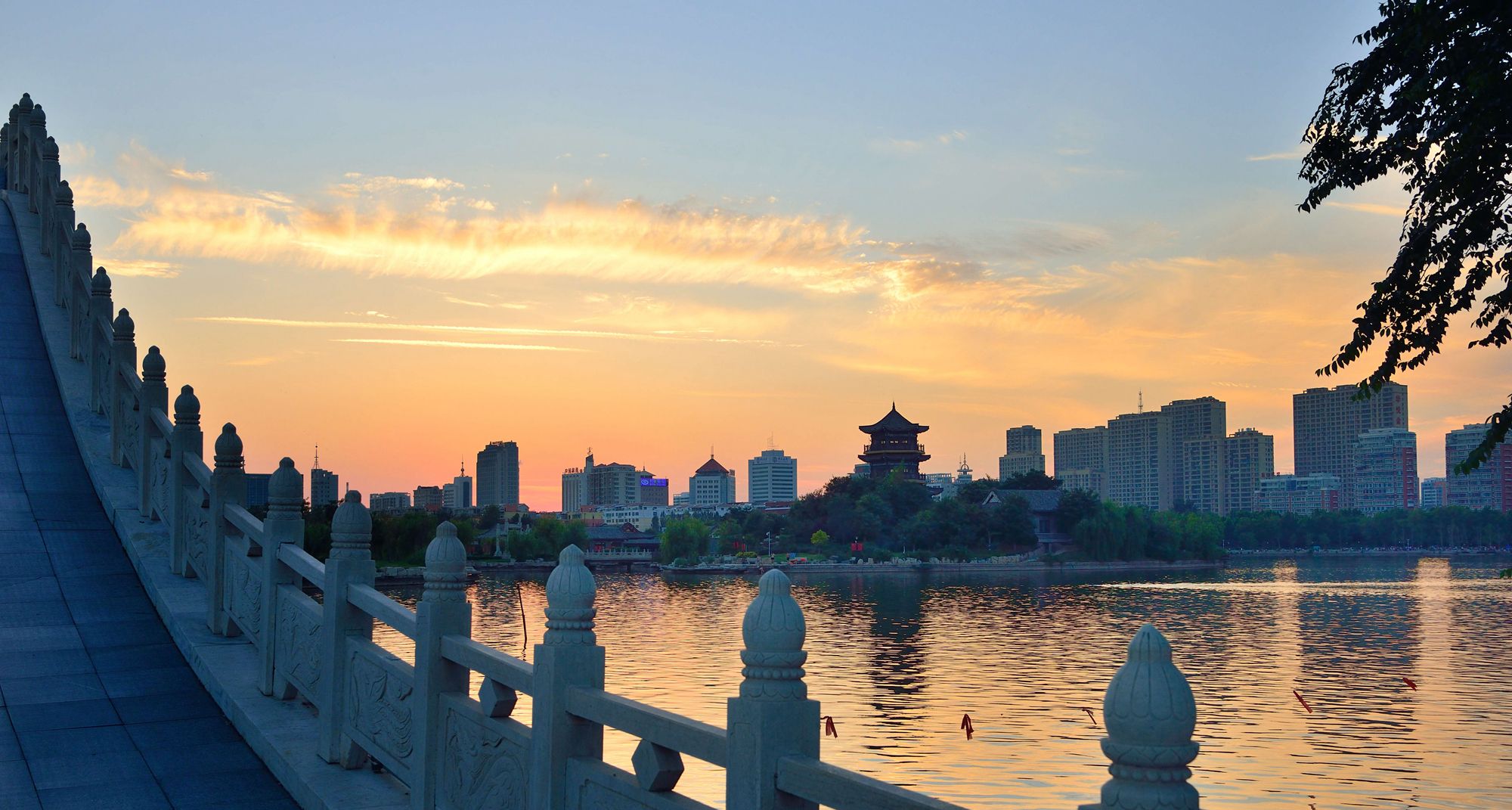 东昌湖的傍晚,美得不要不要的