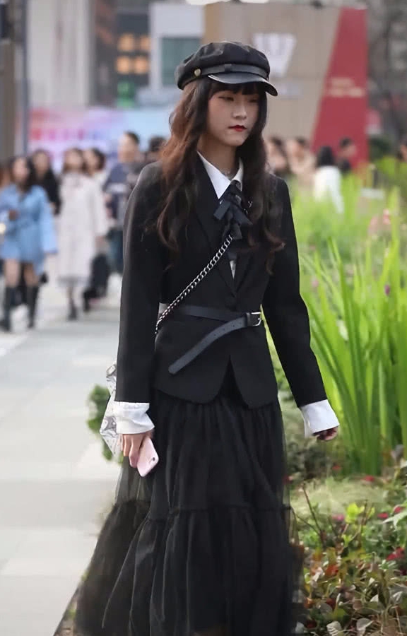 17岁女孩只因穿香烟裙变成熟但爸妈都想夸很洋气