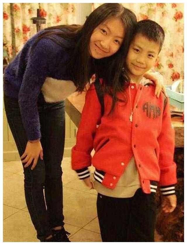 有种发育过猛叫胡军女儿1米85身材太抢眼网友心动了