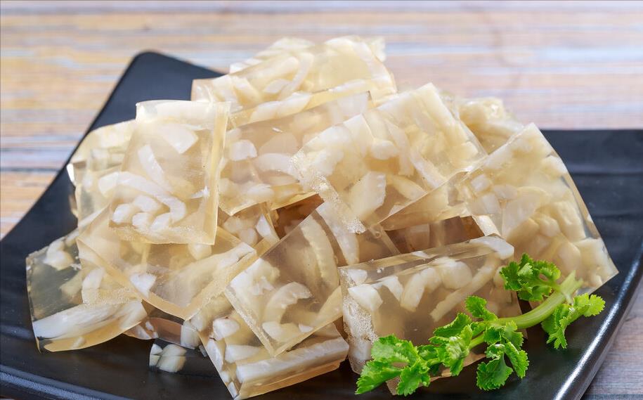 做猪皮冻,焯水后直接煮是错的,多加1小步,皮冻q弹透亮还不腥_高清图集