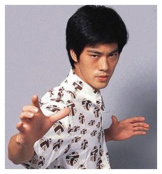 被称为李小龙替身,签约周星驰8年出演2部戏,他直言不后悔