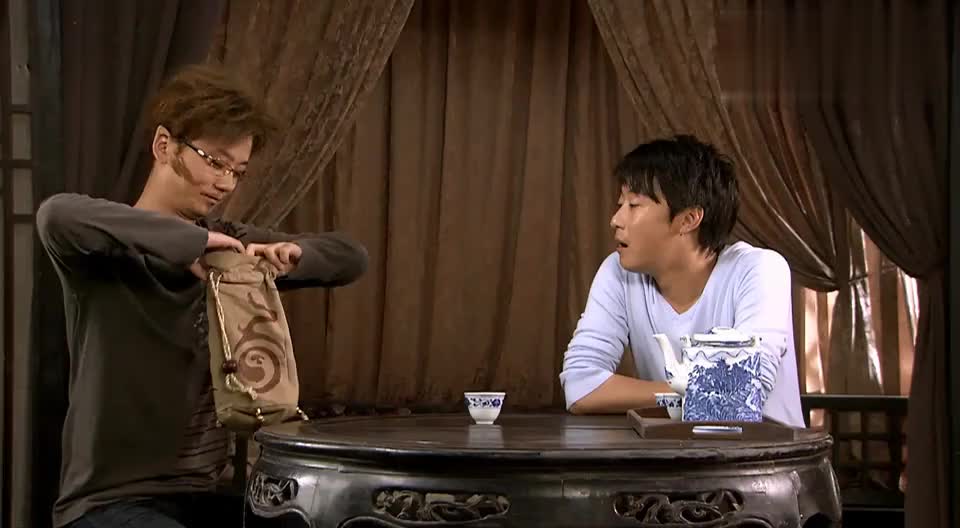 只认识猪八戒,猪八戒可真幸福了 02:24 黄眉大王的人种袋竟能将人变小