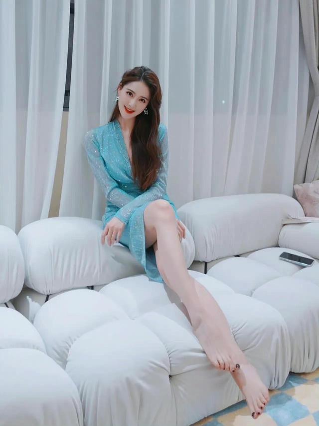 主持人李丹儿,魅力女人!_高清图集_新浪网