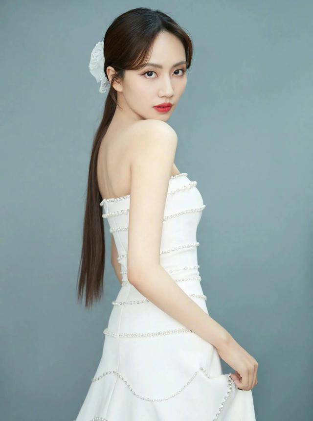 美女歌手刘惜君