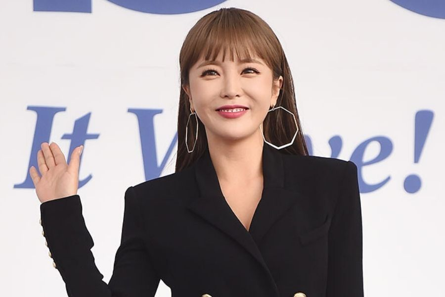 洪真英经纪公司否认她抄袭硕士论文指控