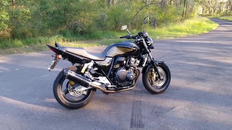 欣赏一下珍藏的2013本田cb400sf,黑金版