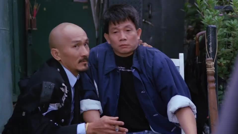 光头佬对修女吹口哨，不料修女不是好惹的，这下好玩了|爆笑|明星|雷人_新浪新闻