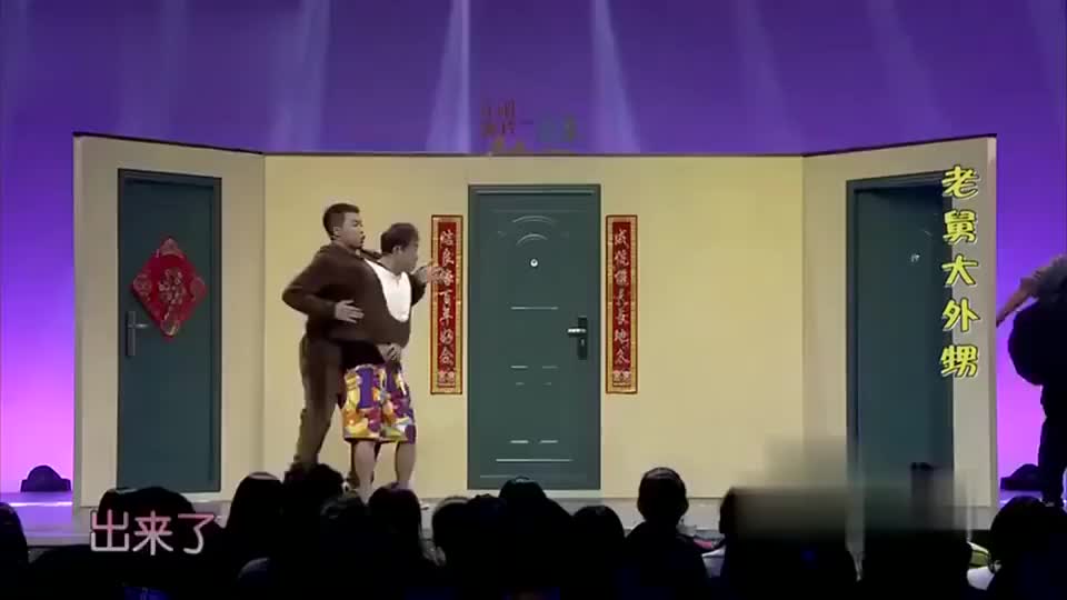 佳佳和小偷大战,可得悠着点啊,你怀里还有个大潘呢!