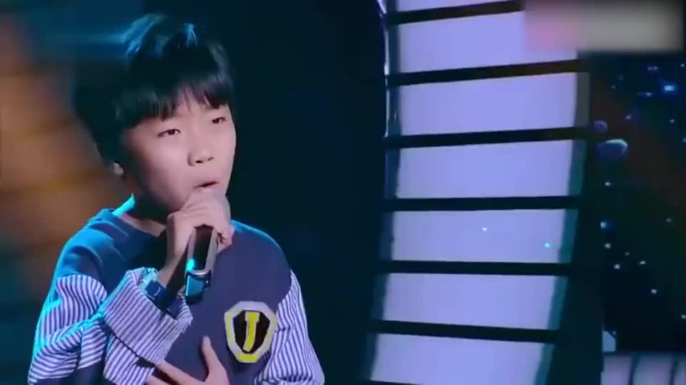 筷子兄弟听了估计要哭!小男孩神级翻唱《父亲》,台下哭声一片!