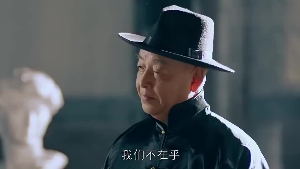 一代枭雄胡司令在学校训话夸其辅堂了不起