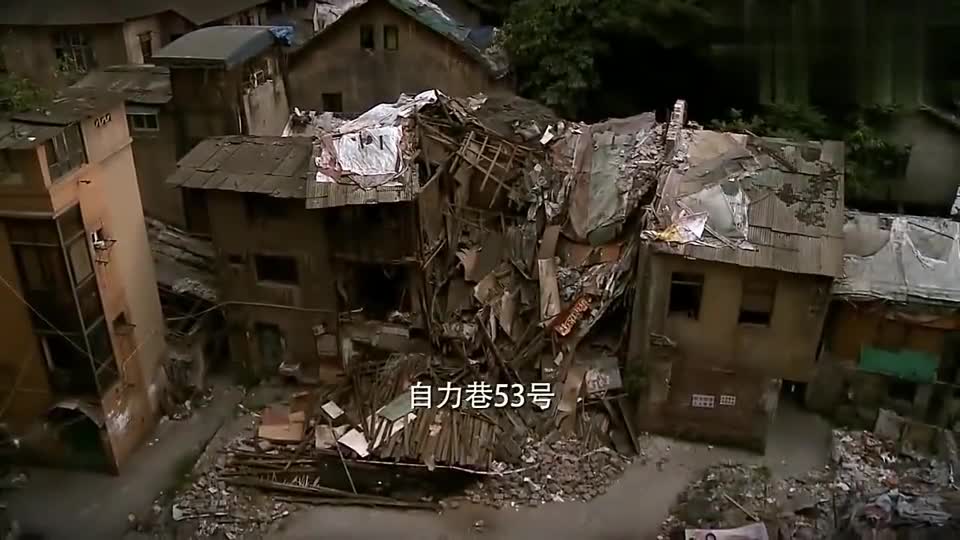 最后的棒棒:自力巷53号被强拆,每个人都没有准备,好多东西被埋