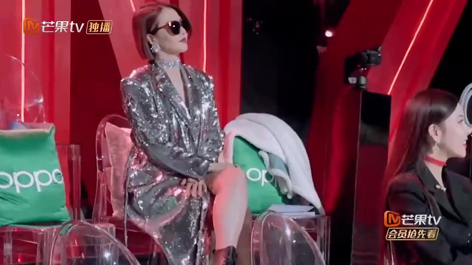 明星大侦探:谭维维和戚薇现场扯头花?其余人直呼内行