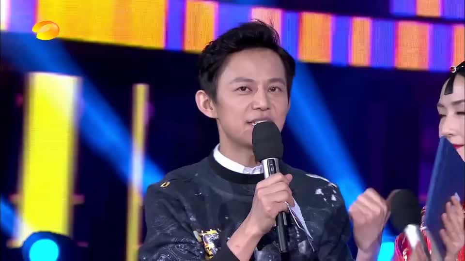 百变大咖秀:何炅针对贾玲?每次都要说身高的问题,还觉得很好笑