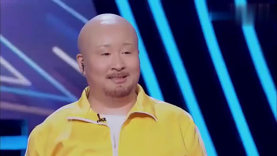 锤娜丽莎模仿腾格尔却意外撞脸刘能,倪萍忍不住笑了!