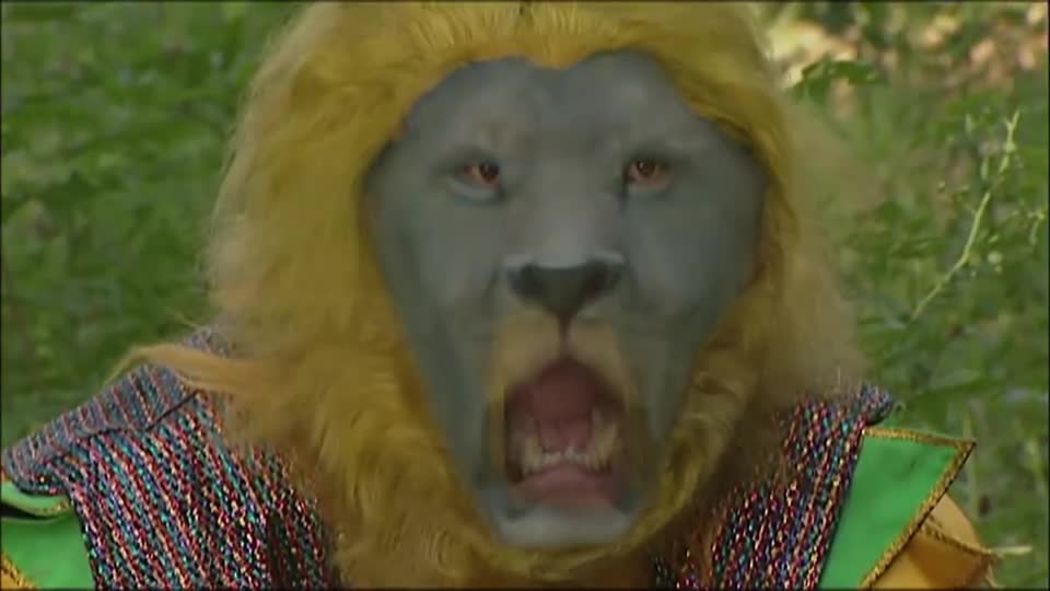 西游记:狮子把孙悟空吃肚子,弟弟吓得不得了,这猴子吃不得