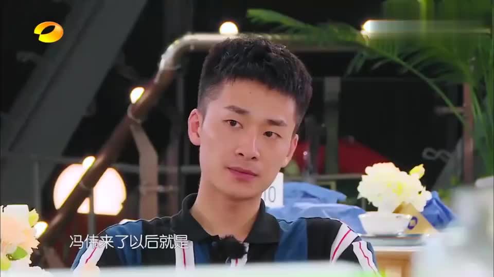 中餐厅:特种兵要离开,赵丽颖哭得眼睛都肿了,太重感情