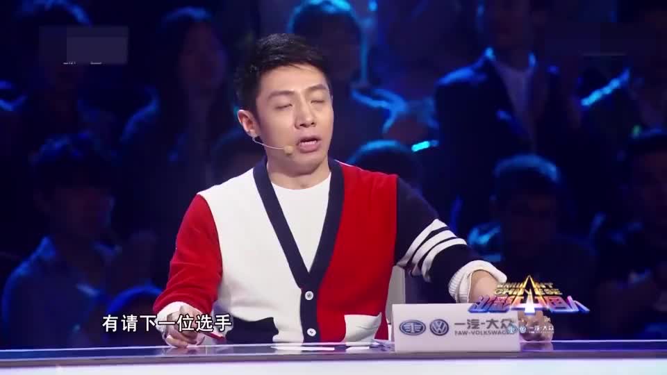 78岁奶奶歌美心更美,义务为民工理发,一干就是26年!