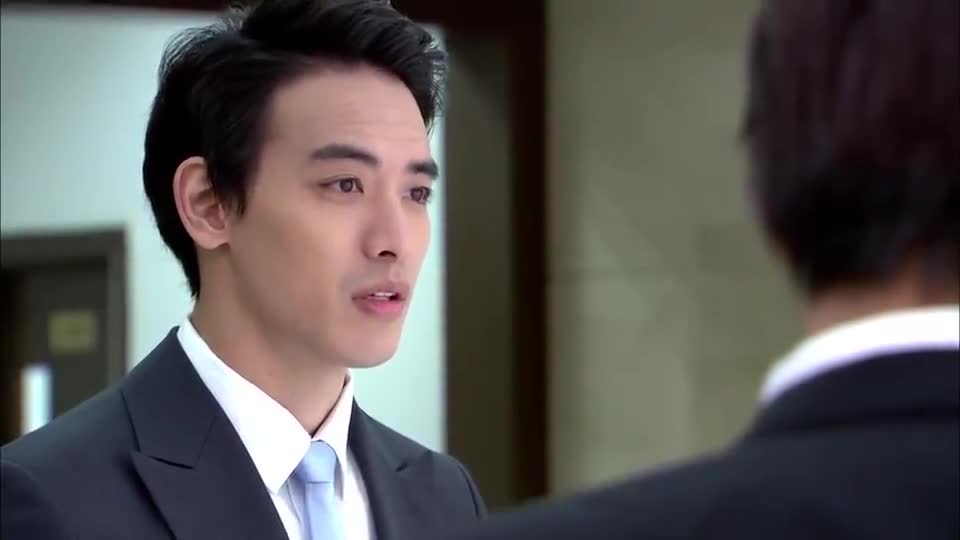 恋恋不忘吴桐看到厉仲谋就一脸紧张不敢直视他的眼睛