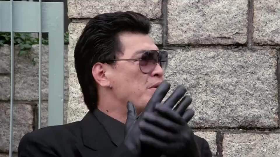 大傻哥穿白西装便是我男神