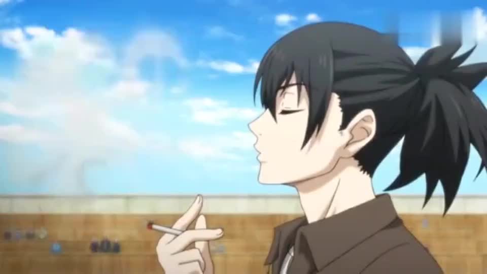 张楚岚站在赛场淡定的抽烟一看就知道对手被埋起来了