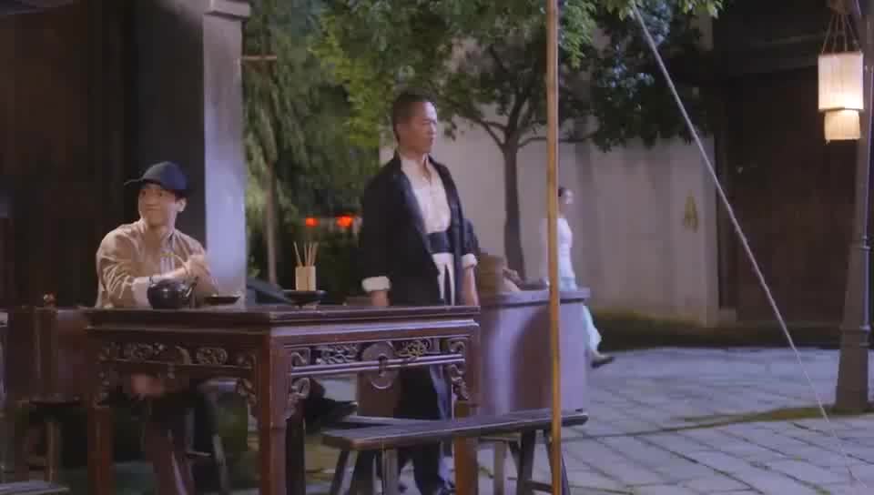 劫匪正担心人质会不见了,语音刚落,同伙传来消息人质真的不见了|娱乐|综艺|明星_新浪新闻
