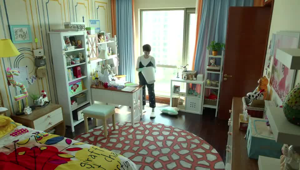 小别离母亲看见朵朵写小说方朵朵彻底地怒了大骂父母发泄