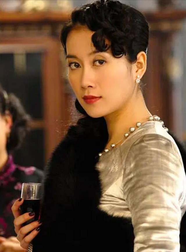 俞飞鸿和韩雪的结合体!最美女人温峥嵘:翻墙约会见初恋