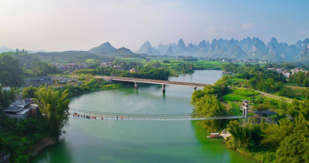 广西宜州的怀远古镇,青砖黑瓦石板路,明清建筑风格,简朴而典雅