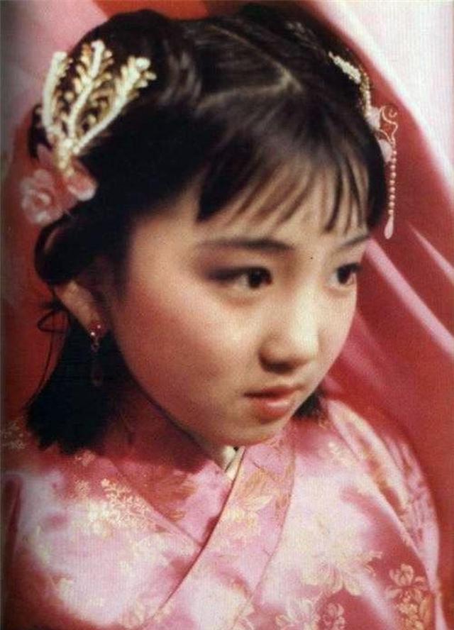 巧姐因为生于七月初七,刘姥姥给她起了个名字,以毒攻毒的法子,称作