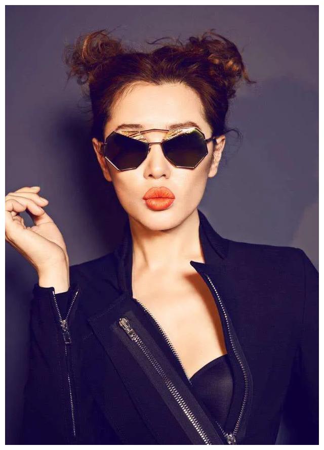 余男:因张雨绮与王全安分手,被徐峥吴京肯定,成最有风情演员