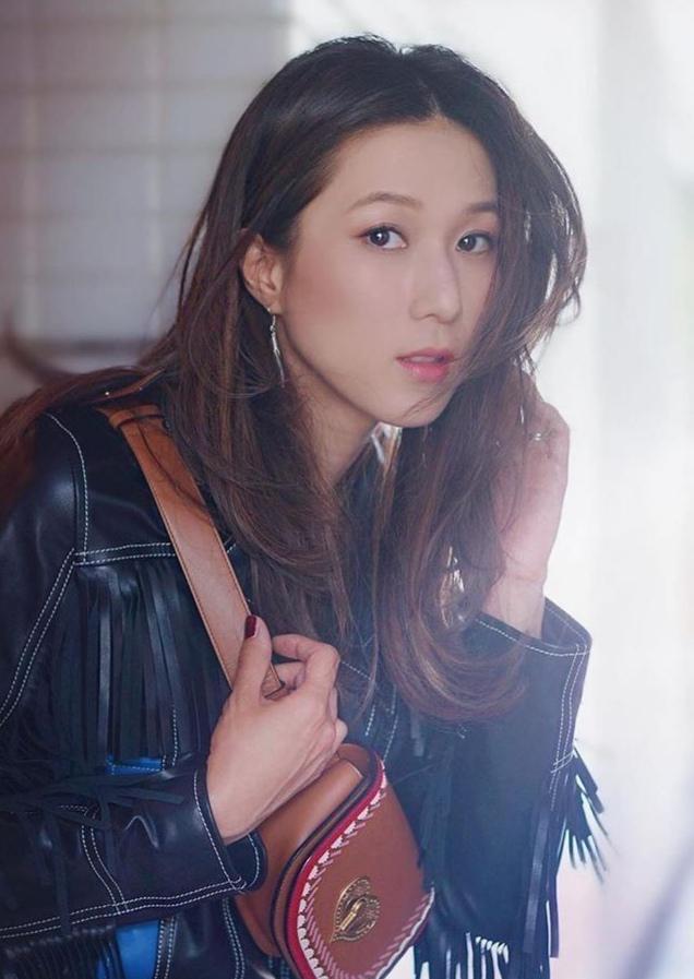 钟嘉欣小时候就有星梦但是一切听从上天安排