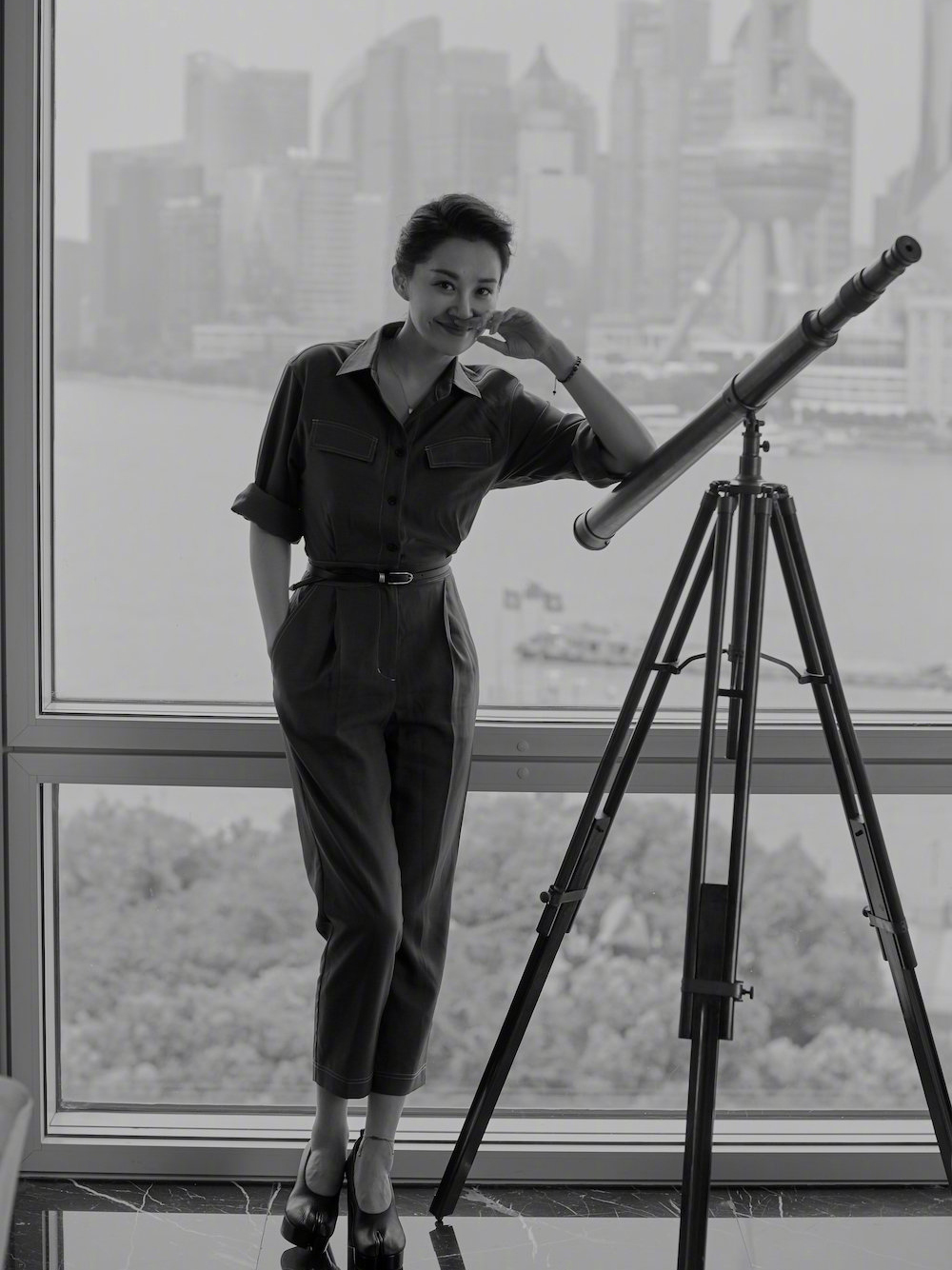 许晴穿一身连体裤少女感爆棚