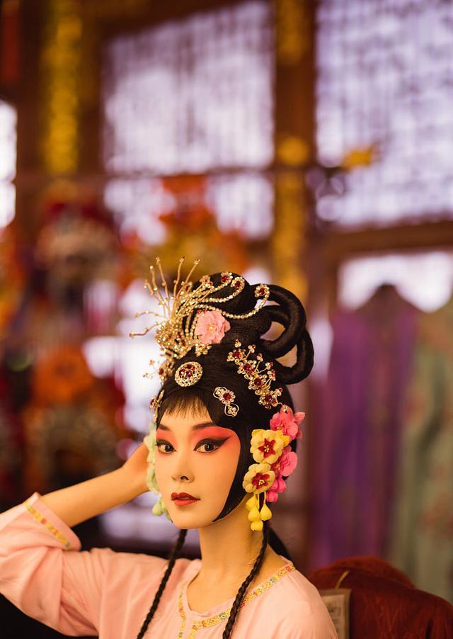 《最美中国戏》花絮照释出,她首次挑战京剧《春草闯堂》中俏花旦"春草