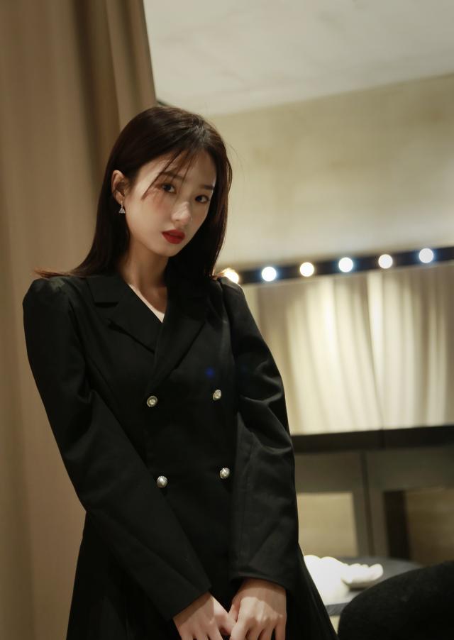 鬼马少女谭盐盐新剧开播在即,看萌系大学生开启甜蜜