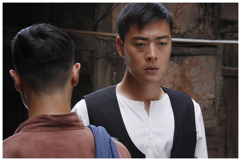 高材生被导演骂成抑郁症自杀未遂的张桐终靠实力站上了顶峰