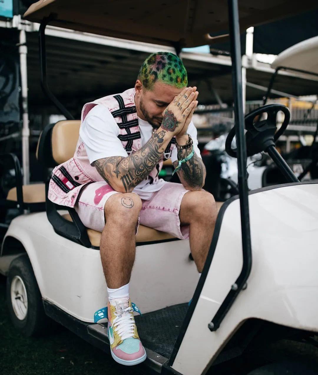 36岁的彩虹男孩如何把aj穿得花里胡哨却不俗气