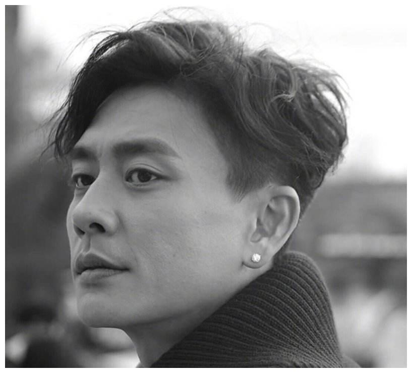 与女星共用杯子亲吻头像牌,黄金单身汉迎春天|黄宗泽|陈滢|单身汉