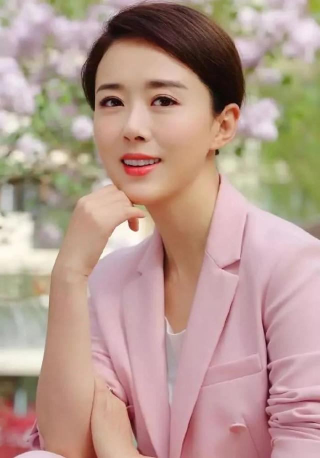 颜丹晨:温婉大方,惊艳时光的女人!__财经头条
