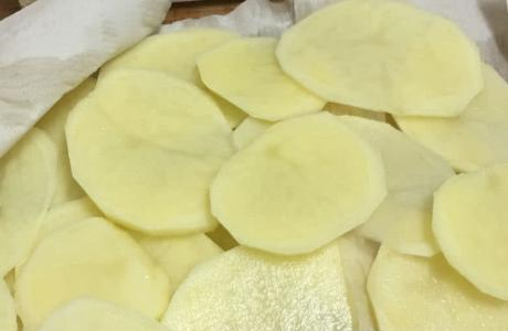 自己在家也能做好吃的薯片了，成本还不到2元钱，比超市卖的还香休闲区蓝鸢梦想 - Www.slyday.coM