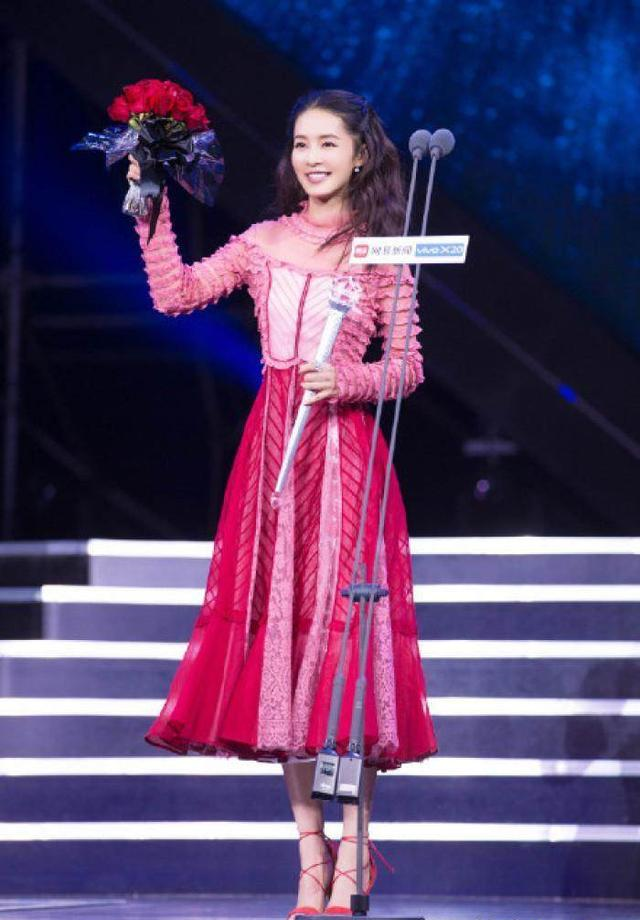 如何让牙齿变白（如何让牙齿变白最简单的方法）-85模板网