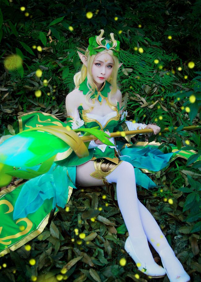 王者荣耀:萌妹子cosplay王昭君精灵公主,白丝长腿,造型新颖!