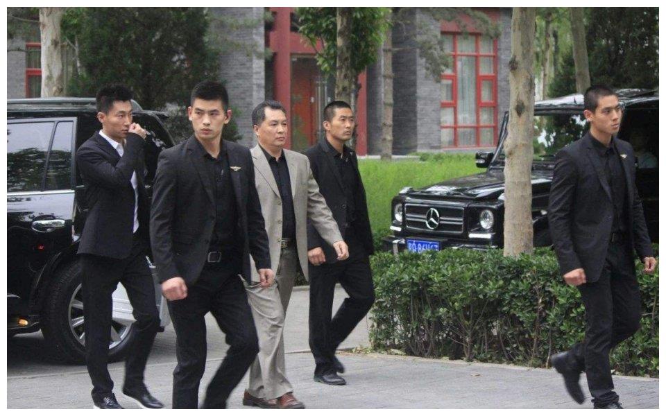 中国第一保镖1人打30个时薪28万元20多年从没失手