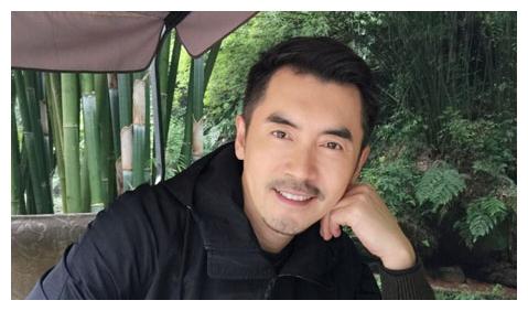 黄子腾蹭"叔父"热度,直播带货唱《无羁》,公开力挺肖战!