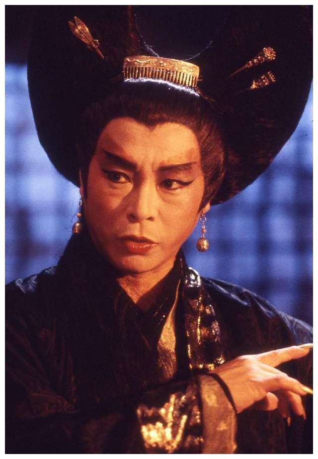他便是《倩女幽魂》中那个无比妖魅和诡异的千年树妖姥姥,83版《射雕