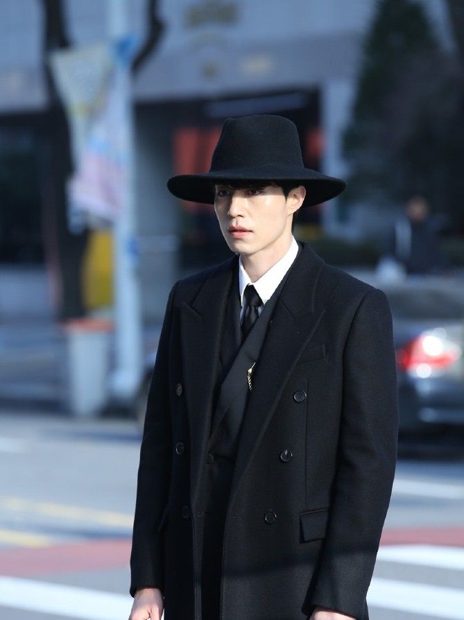 "阴间使者"李栋旭最新写真曝光,上衣失踪大秀腹肌_高清图集_新浪网