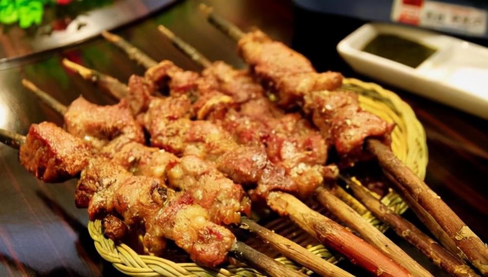 烤羊肉串新疆的好吃挡不住的诱惑