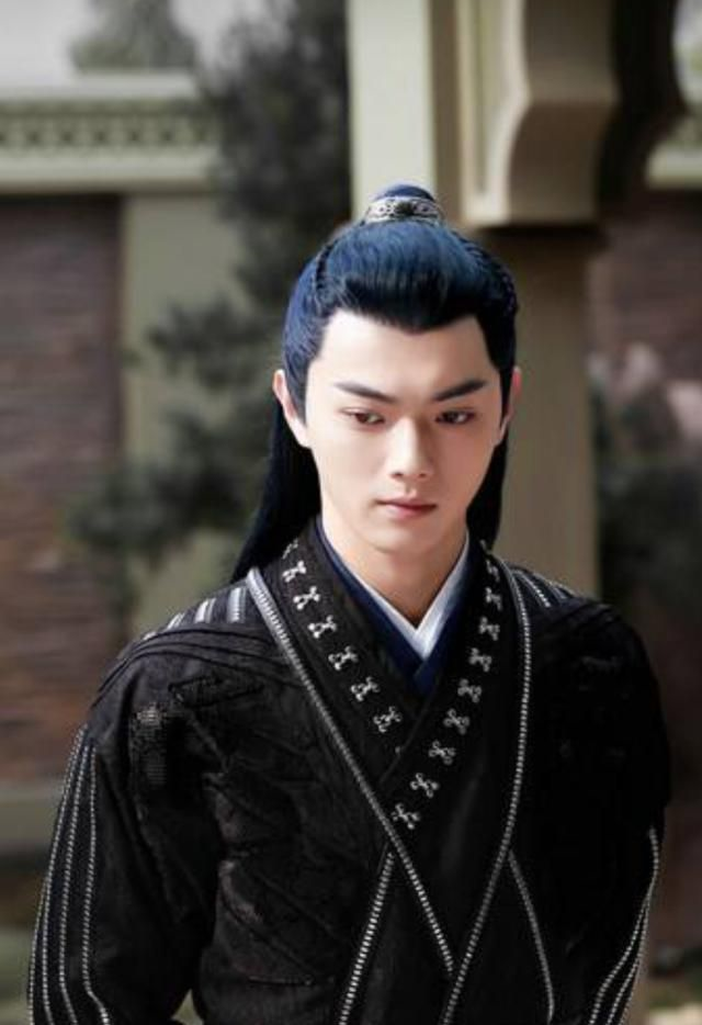 都说许凯古装帅气十足,其实你不知道穿现代装的他更酷更潮__财经头条